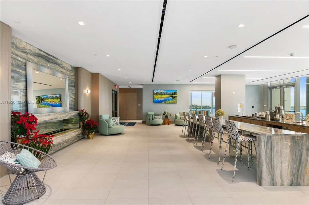 Recently Sold: $1,090,000 (2 beds, 2 baths, 1080 Square Feet)
