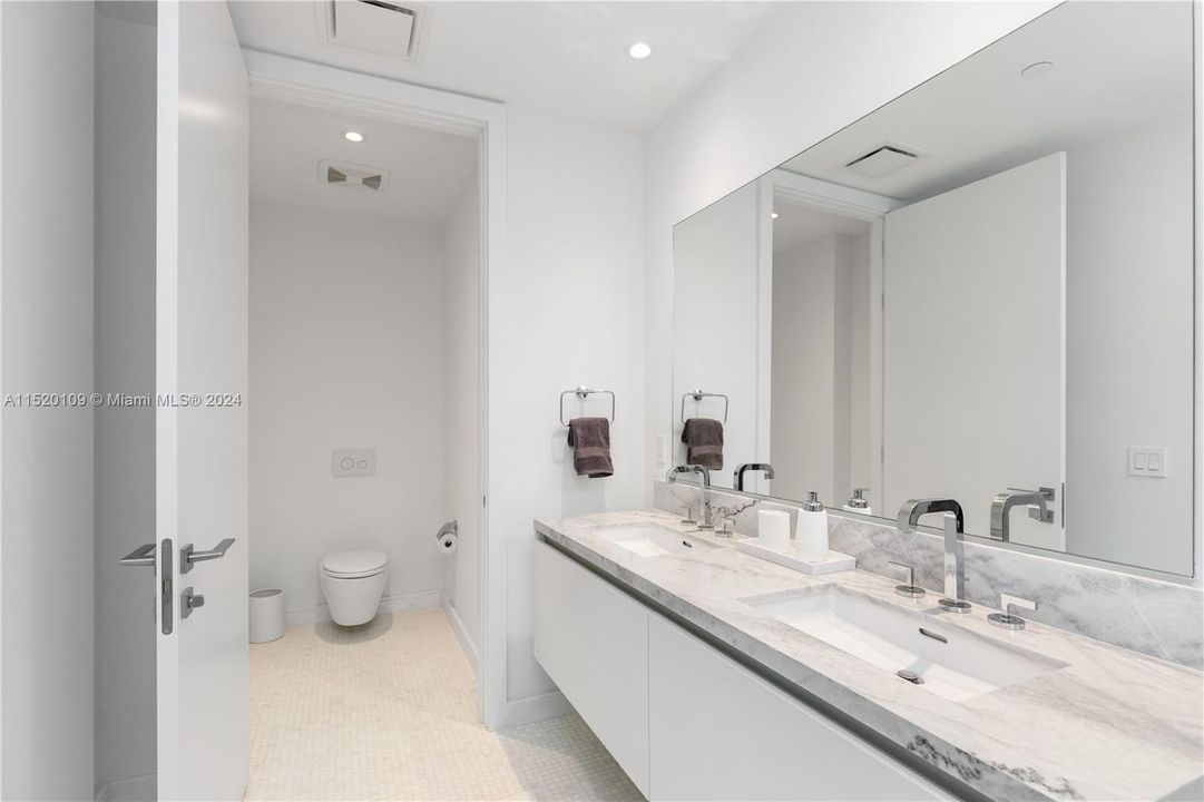 Recently Sold: $1,090,000 (2 beds, 2 baths, 1080 Square Feet)