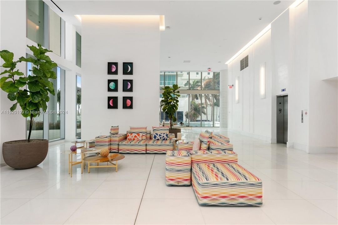 Recently Sold: $1,090,000 (2 beds, 2 baths, 1080 Square Feet)