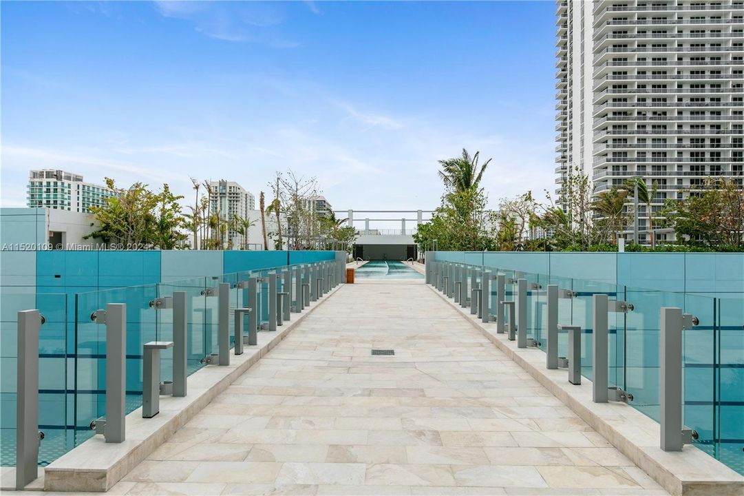 Recently Sold: $1,090,000 (2 beds, 2 baths, 1080 Square Feet)