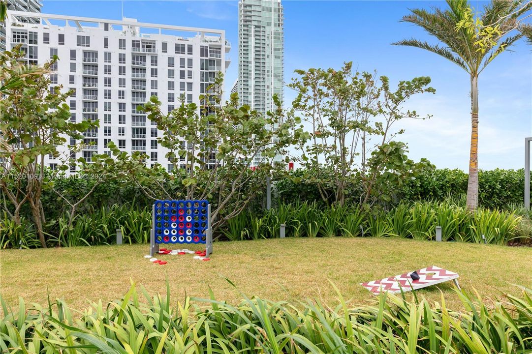 Recently Sold: $1,090,000 (2 beds, 2 baths, 1080 Square Feet)