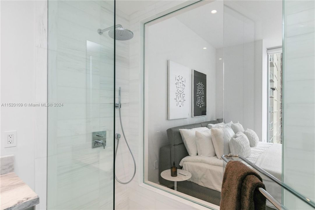 Recently Sold: $1,090,000 (2 beds, 2 baths, 1080 Square Feet)