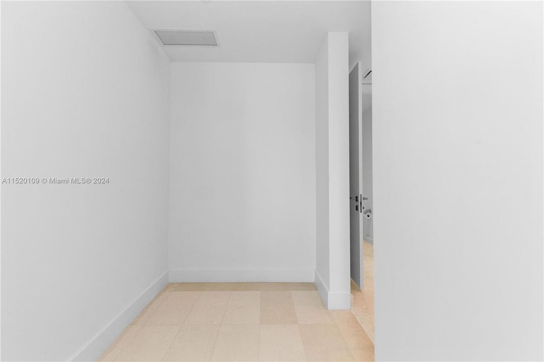 Recently Sold: $1,090,000 (2 beds, 2 baths, 1080 Square Feet)