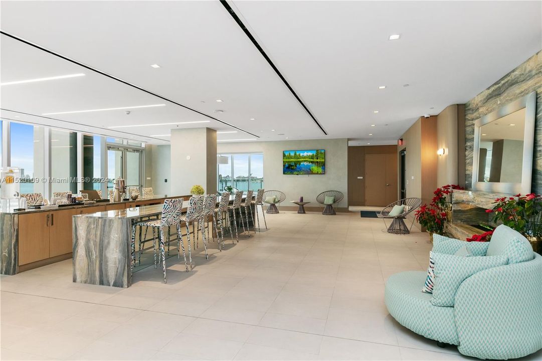 Recently Sold: $1,090,000 (2 beds, 2 baths, 1080 Square Feet)