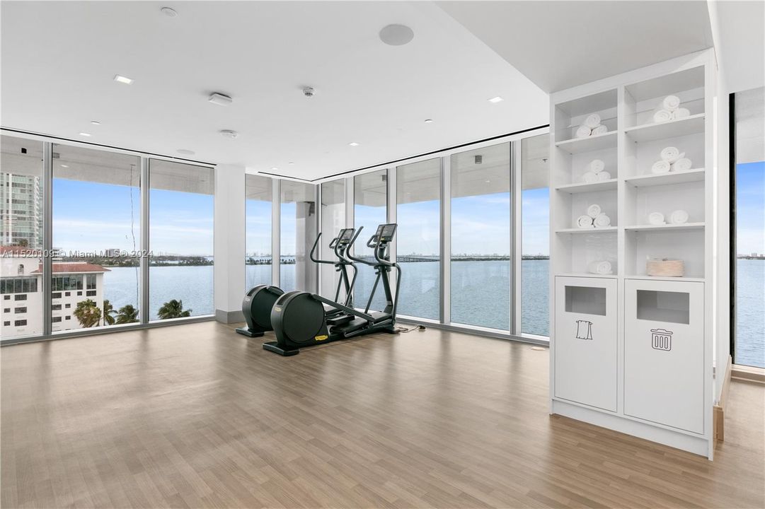 Recently Sold: $1,090,000 (2 beds, 2 baths, 1080 Square Feet)