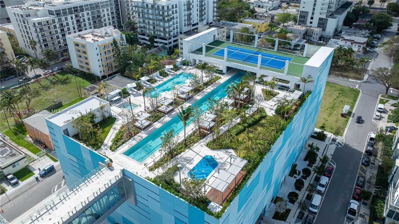 Recently Sold: $1,090,000 (2 beds, 2 baths, 1080 Square Feet)