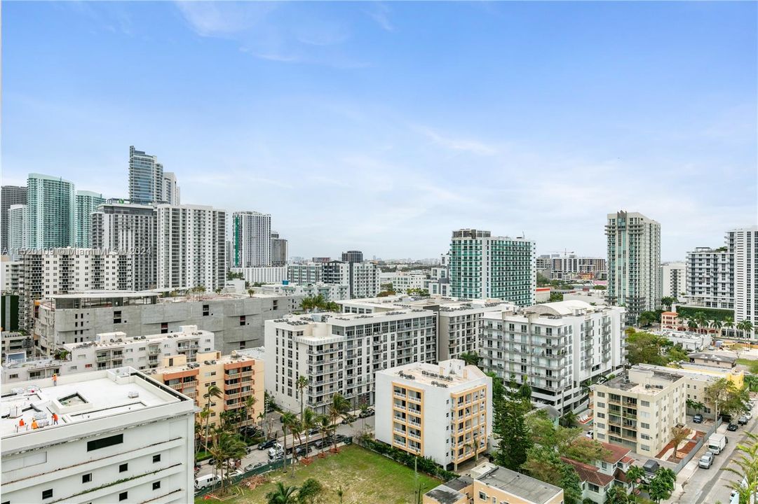 Recently Sold: $1,090,000 (2 beds, 2 baths, 1080 Square Feet)