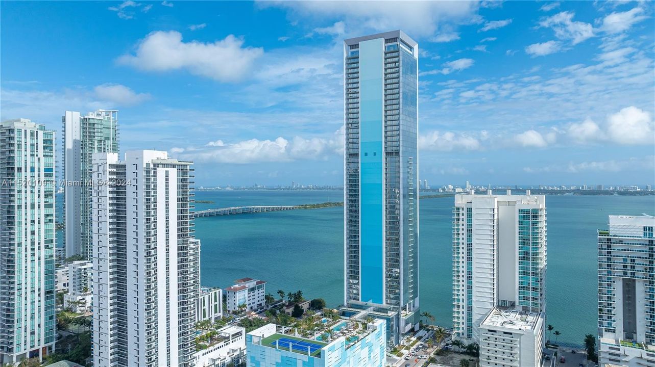 Recently Sold: $1,090,000 (2 beds, 2 baths, 1080 Square Feet)