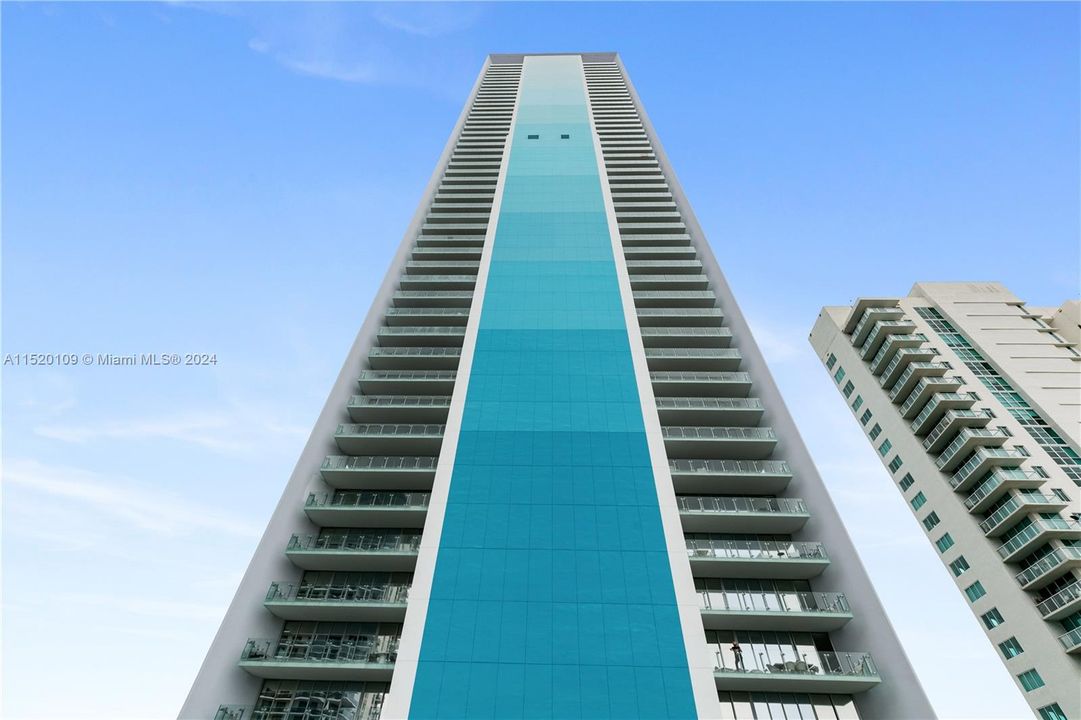 Recently Sold: $1,090,000 (2 beds, 2 baths, 1080 Square Feet)