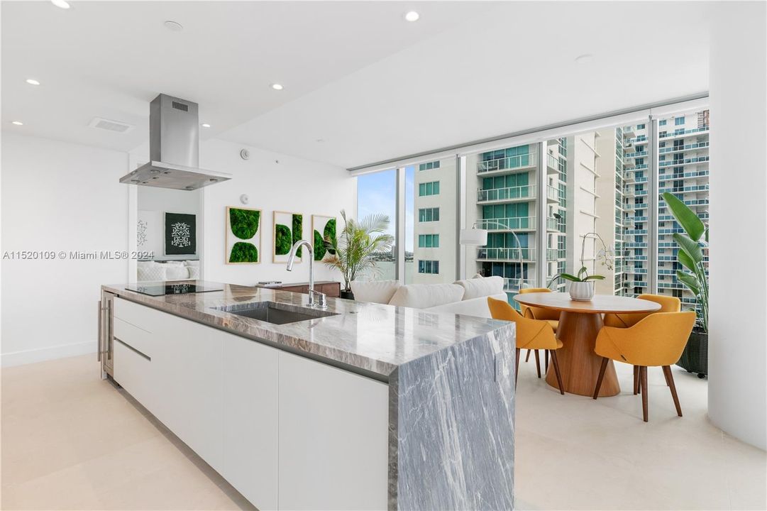 Recently Sold: $1,090,000 (2 beds, 2 baths, 1080 Square Feet)