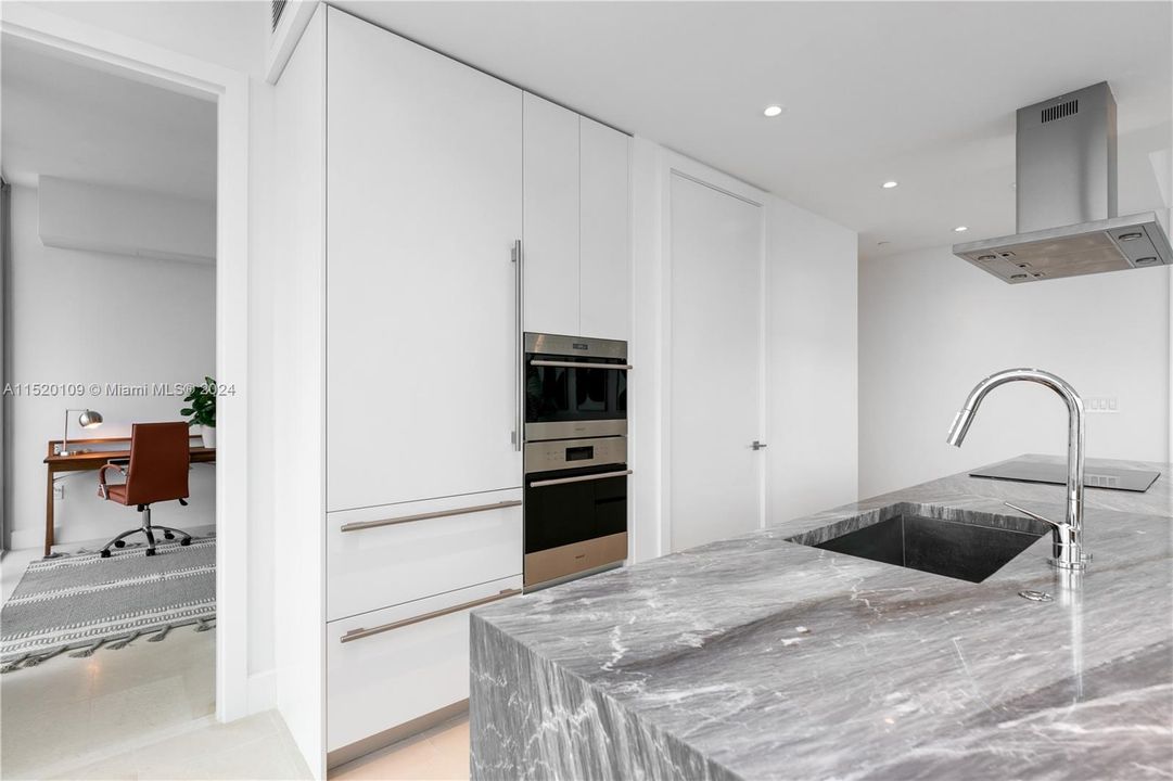 Recently Sold: $1,090,000 (2 beds, 2 baths, 1080 Square Feet)