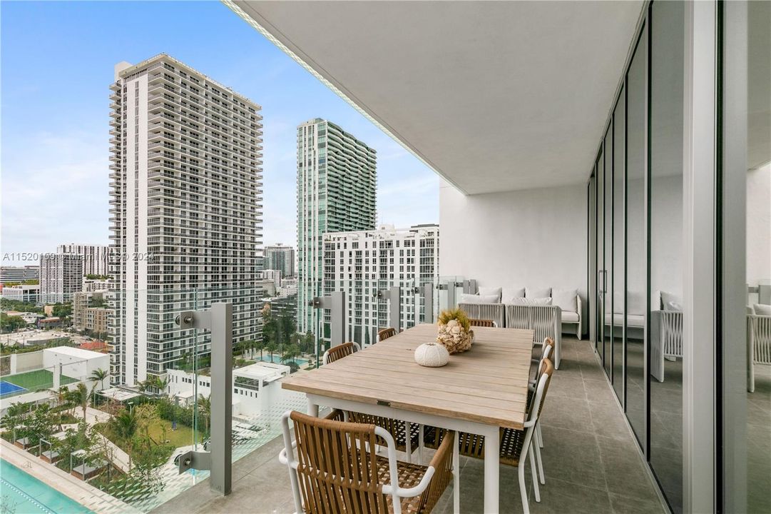 Recently Sold: $1,090,000 (2 beds, 2 baths, 1080 Square Feet)