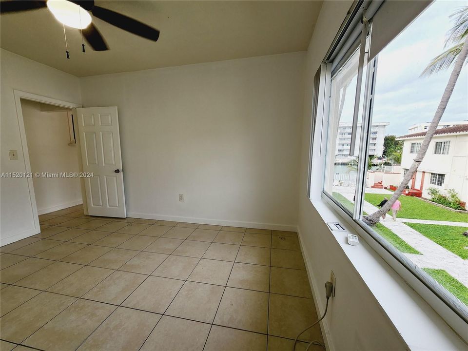 Active With Contract: $179,000 (1 beds, 1 baths, 589 Square Feet)