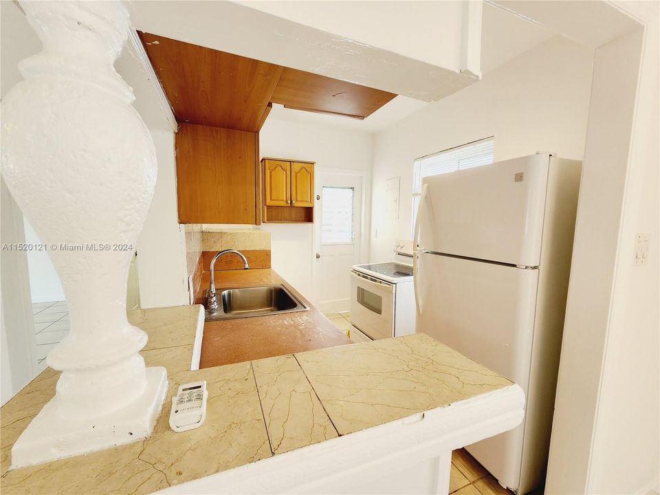 For Sale: $179,000 (1 beds, 1 baths, 589 Square Feet)