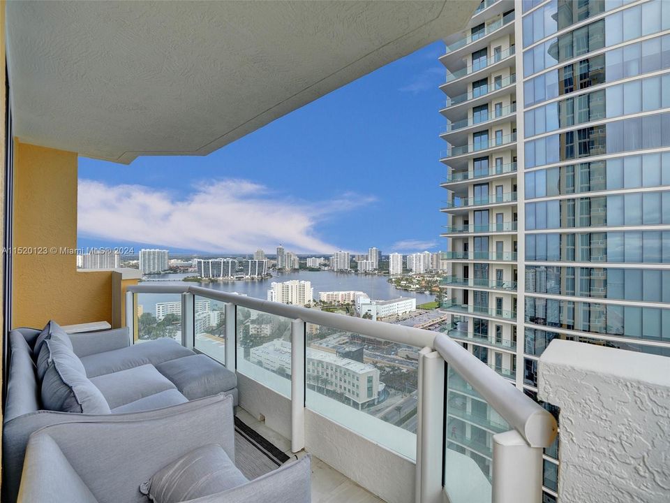 For Sale: $5,600,000 (4 beds, 4 baths, 2736 Square Feet)