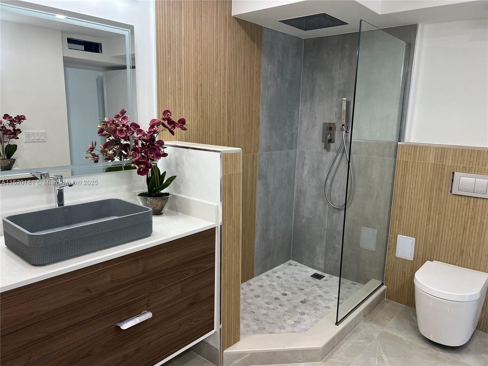 For Sale: $870,000 (4 beds, 3 baths, 2400 Square Feet)