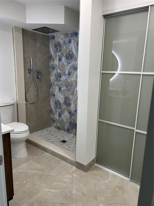 For Sale: $870,000 (4 beds, 3 baths, 2400 Square Feet)