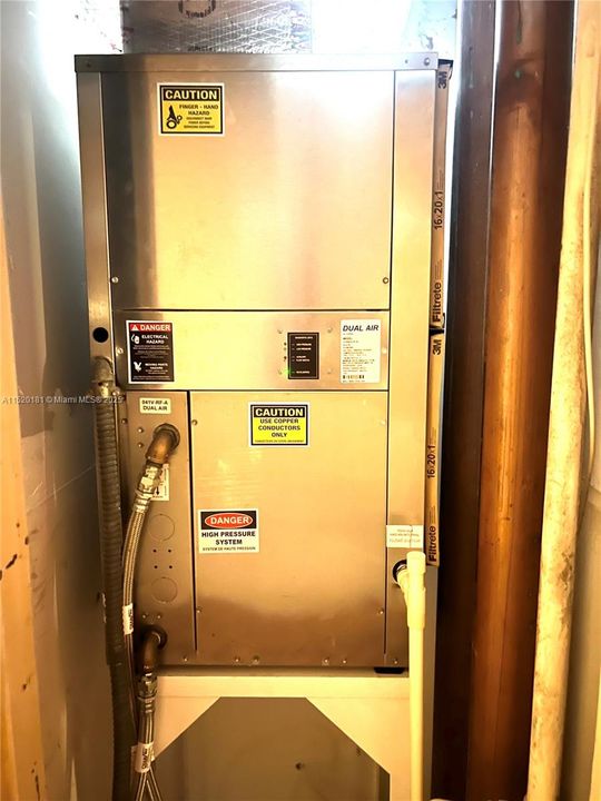 For Sale: $870,000 (4 beds, 3 baths, 2400 Square Feet)