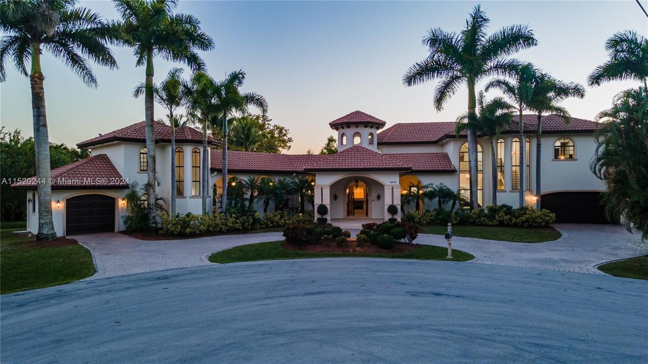 For Sale: $2,975,000 (8 beds, 5 baths, 4958 Square Feet)