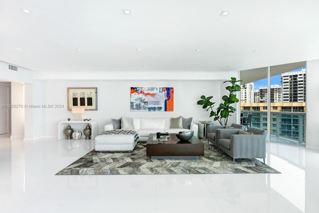 Recently Sold: $3,100,000 (3 beds, 3 baths, 3062 Square Feet)