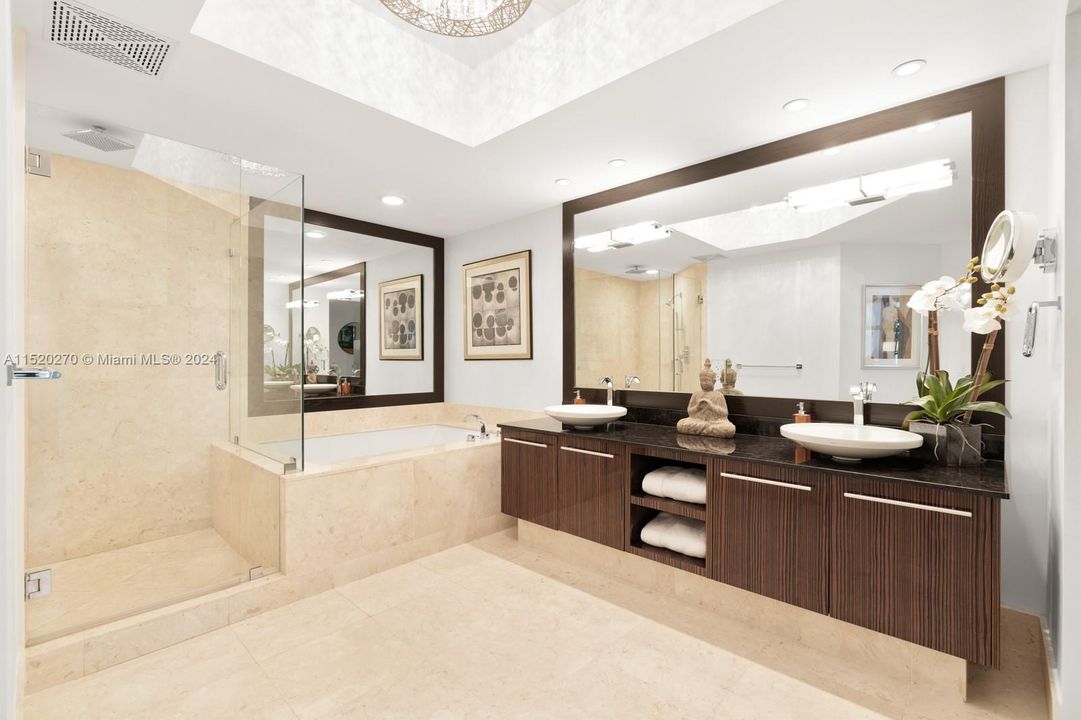 最近售出: $3,100,000 (3 贝兹, 3 浴室, 3062 平方英尺)