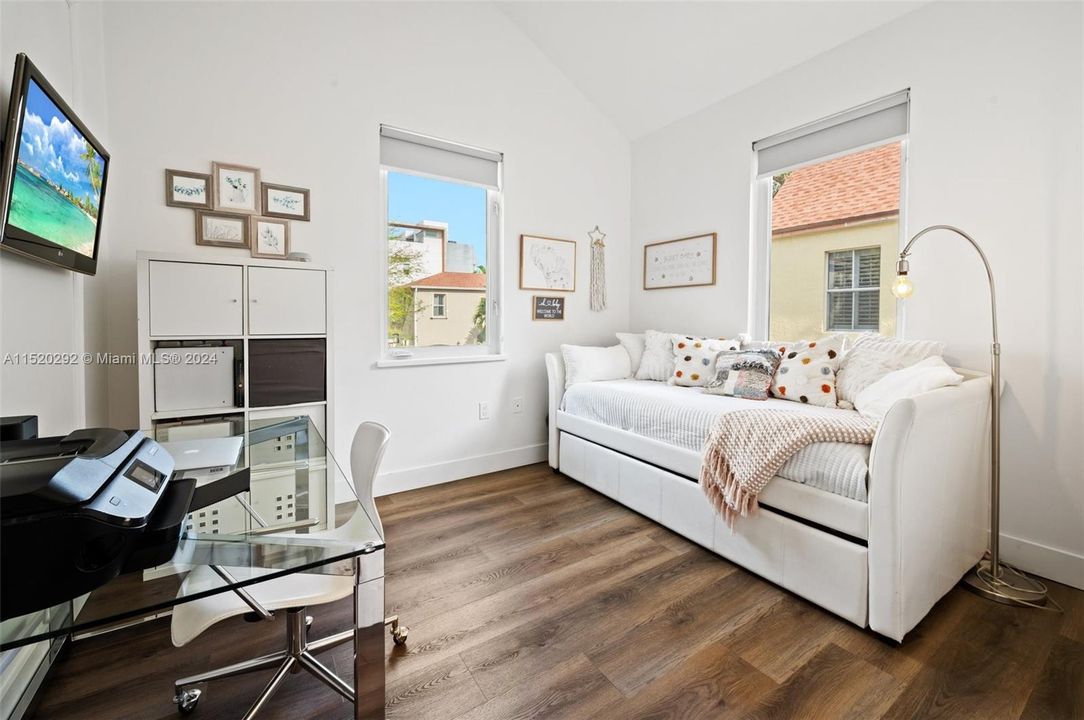 Recently Sold: $1,450,000 (3 beds, 2 baths, 1670 Square Feet)