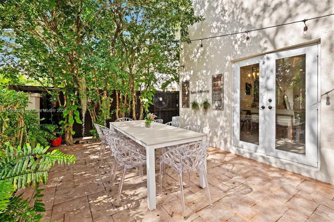 Recently Sold: $1,450,000 (3 beds, 2 baths, 1670 Square Feet)