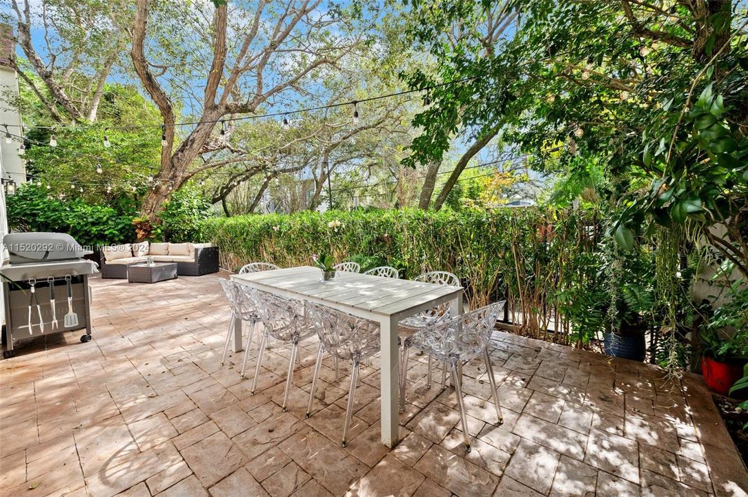 Recently Sold: $1,450,000 (3 beds, 2 baths, 1670 Square Feet)