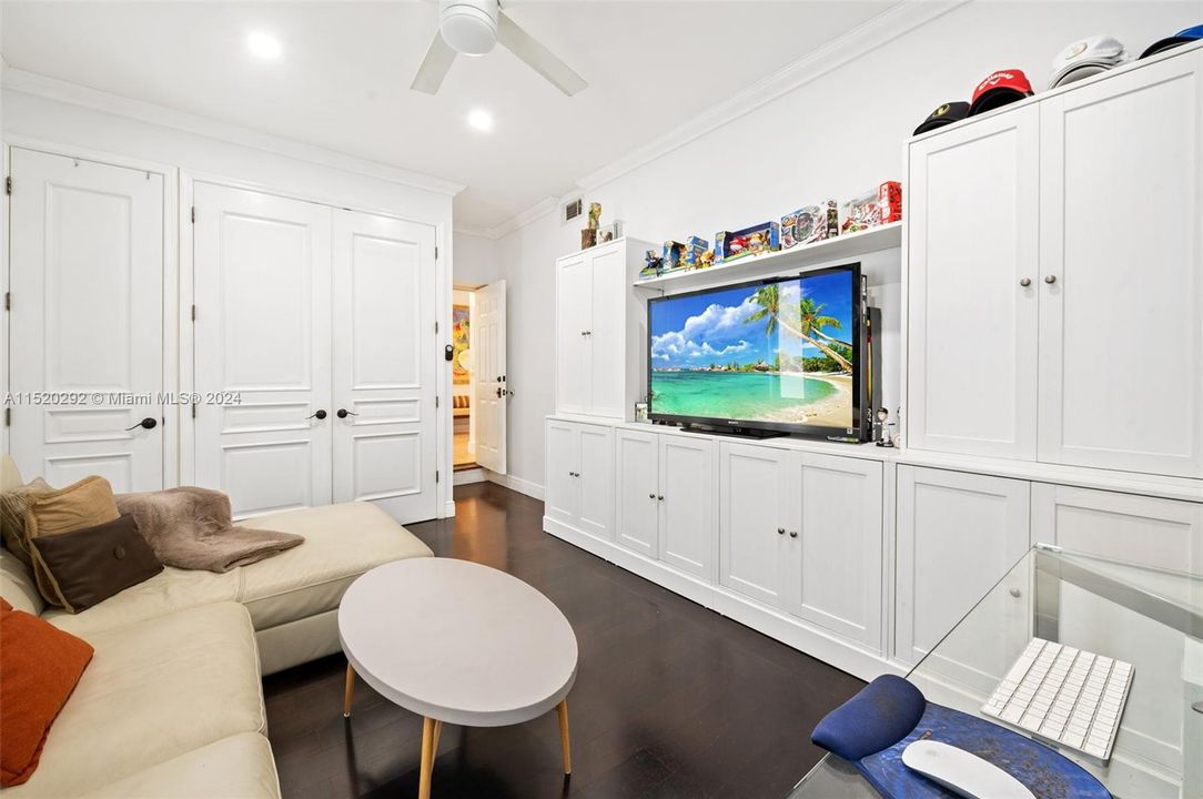 Recently Sold: $1,450,000 (3 beds, 2 baths, 1670 Square Feet)