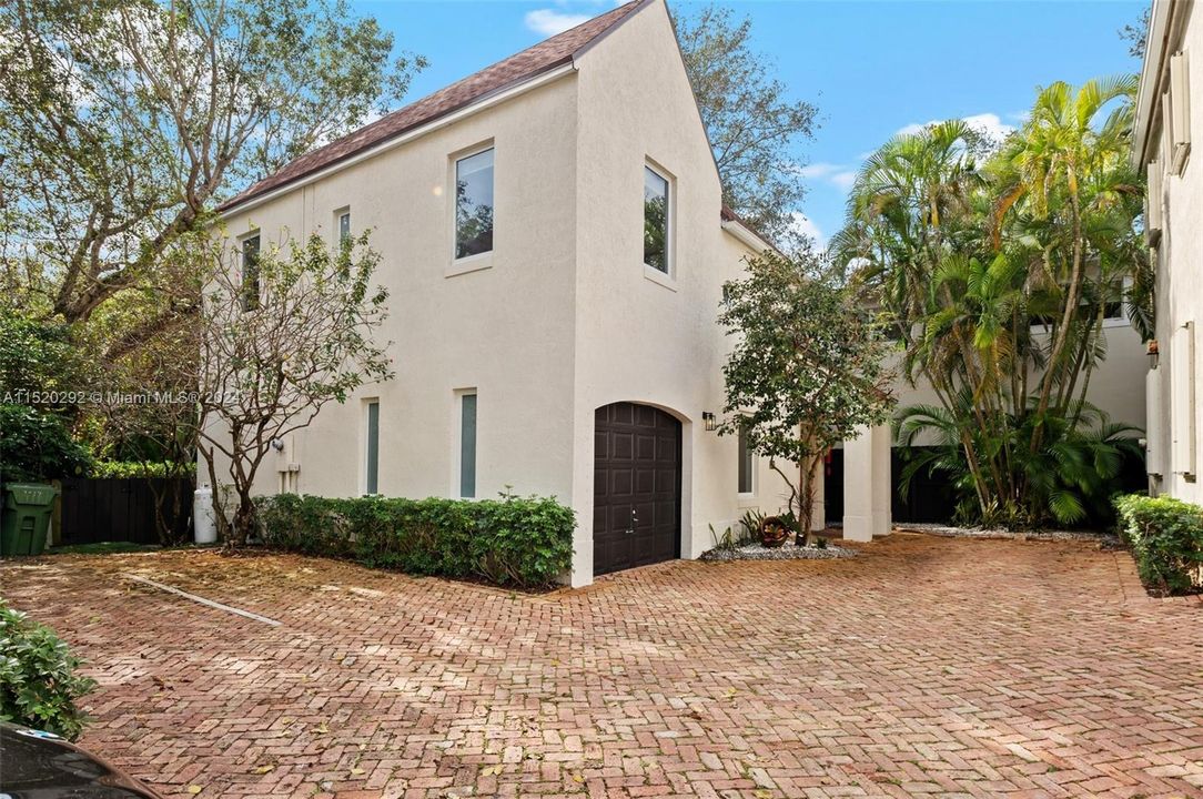 Recently Sold: $1,450,000 (3 beds, 2 baths, 1670 Square Feet)