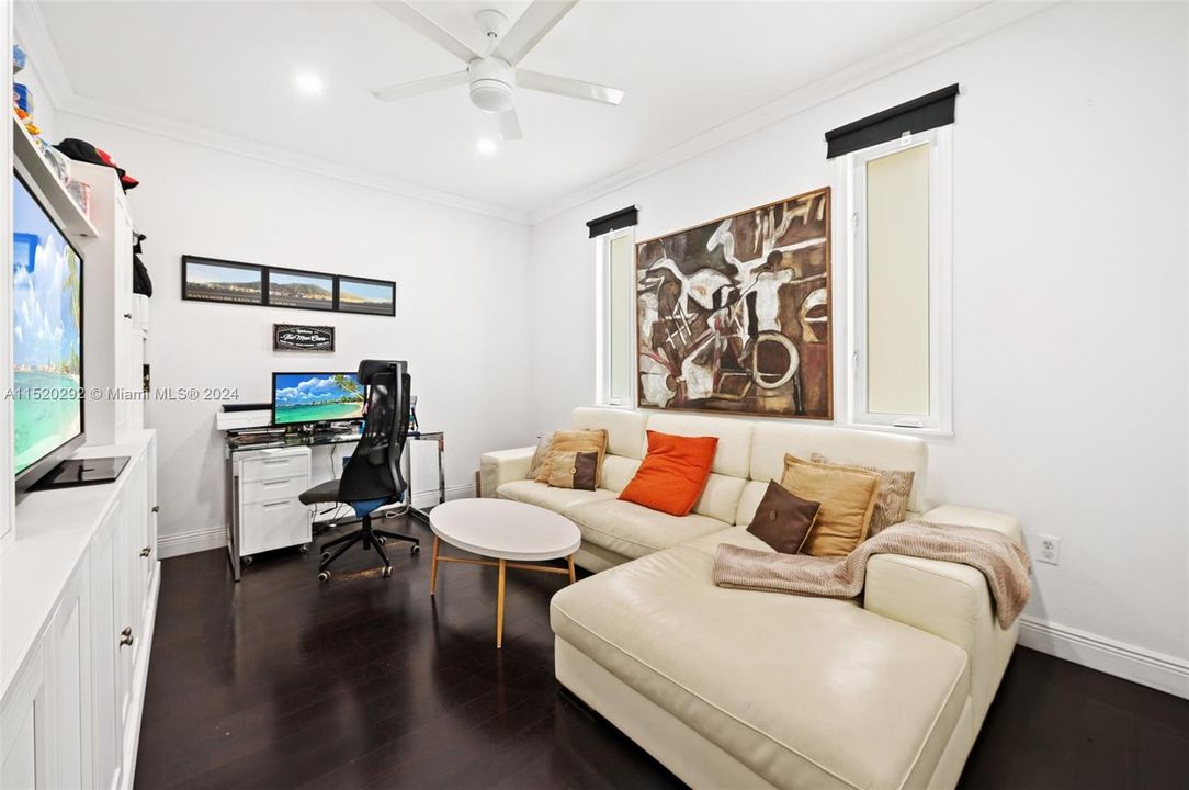 Recently Sold: $1,450,000 (3 beds, 2 baths, 1670 Square Feet)