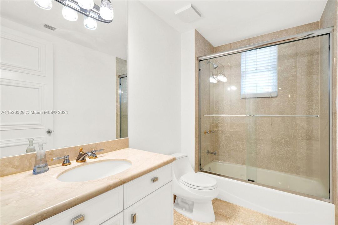 Недавно арендовано: $6,995 (2 спален, 2 ванн, 2620 Квадратных фут)