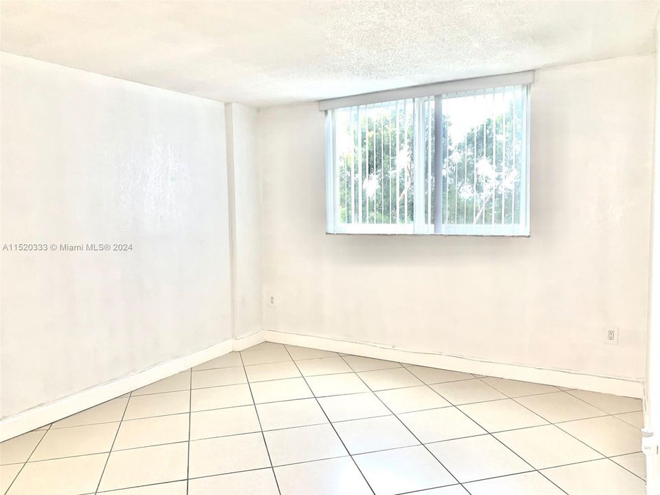 Recently Sold: $350,000 (3 beds, 2 baths, 1190 Square Feet)