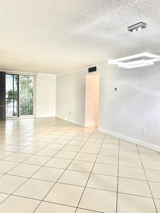 Recently Sold: $350,000 (3 beds, 2 baths, 1190 Square Feet)