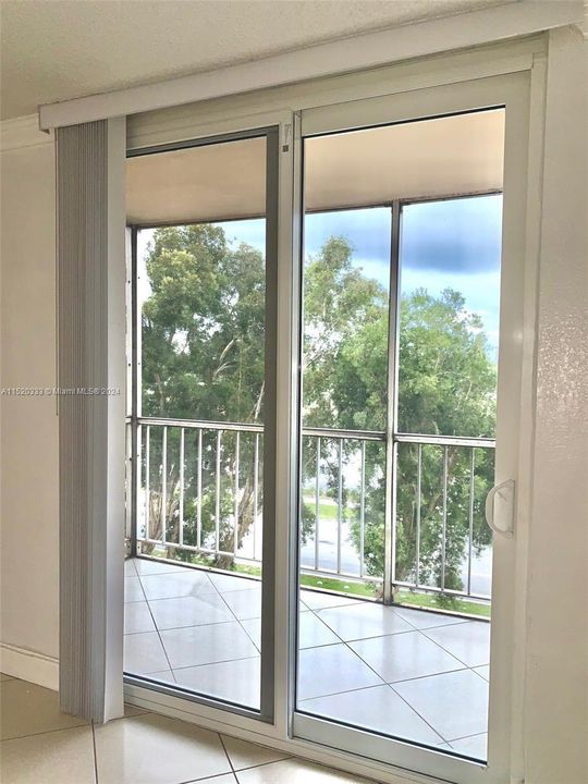 Recently Sold: $350,000 (3 beds, 2 baths, 1190 Square Feet)