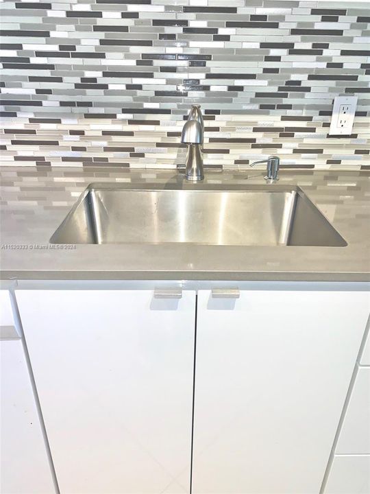 Recently Sold: $350,000 (3 beds, 2 baths, 1190 Square Feet)