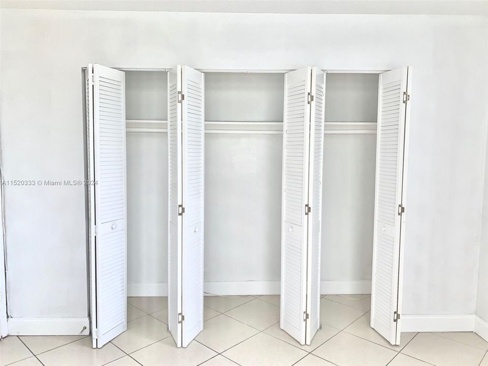 Recently Sold: $350,000 (3 beds, 2 baths, 1190 Square Feet)