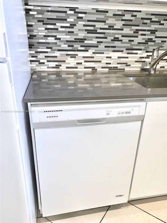 Recently Sold: $350,000 (3 beds, 2 baths, 1190 Square Feet)