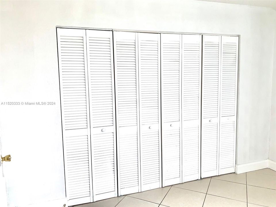 Recently Sold: $350,000 (3 beds, 2 baths, 1190 Square Feet)