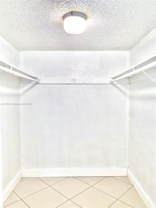 Recently Sold: $350,000 (3 beds, 2 baths, 1190 Square Feet)