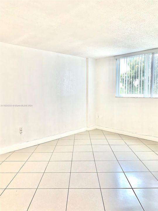 Recently Sold: $350,000 (3 beds, 2 baths, 1190 Square Feet)