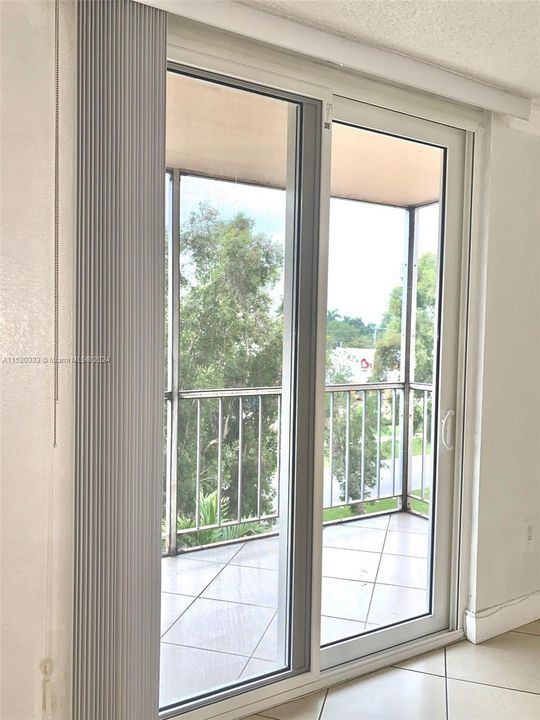 Recently Sold: $350,000 (3 beds, 2 baths, 1190 Square Feet)