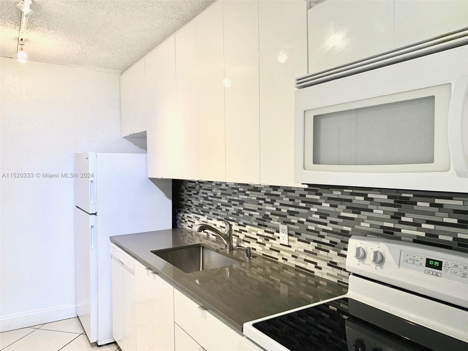 Recently Sold: $350,000 (3 beds, 2 baths, 1190 Square Feet)