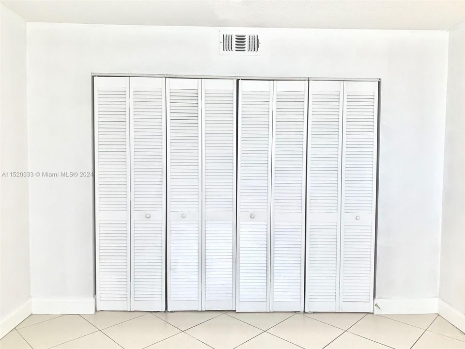 Recently Sold: $350,000 (3 beds, 2 baths, 1190 Square Feet)