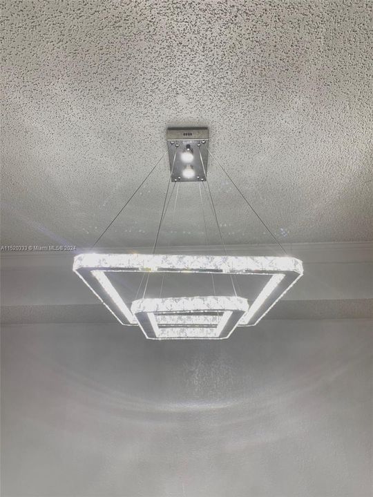 Recently Sold: $350,000 (3 beds, 2 baths, 1190 Square Feet)