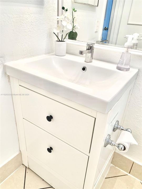 Recently Sold: $350,000 (3 beds, 2 baths, 1190 Square Feet)