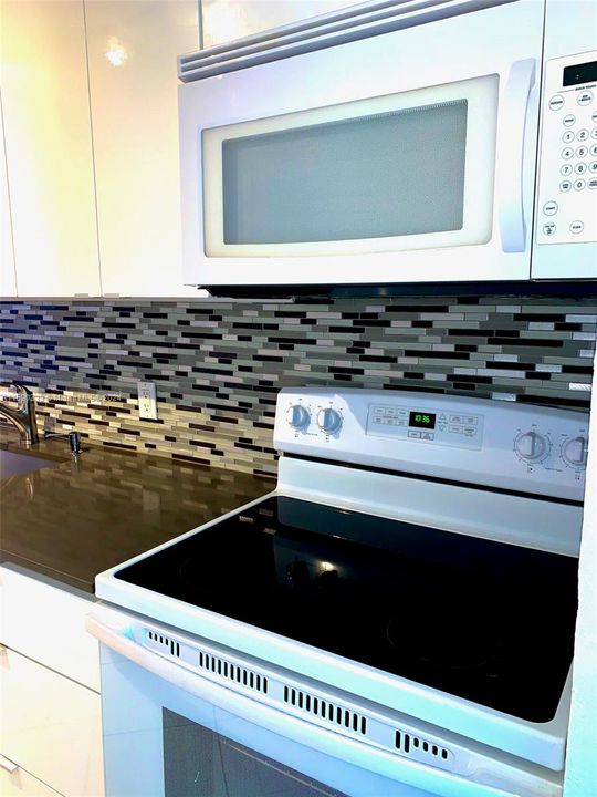 Recently Sold: $350,000 (3 beds, 2 baths, 1190 Square Feet)