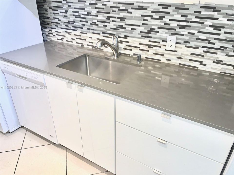 Recently Sold: $350,000 (3 beds, 2 baths, 1190 Square Feet)