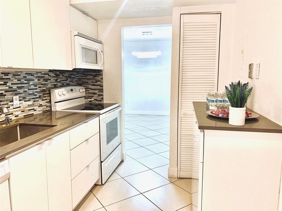 Recently Sold: $350,000 (3 beds, 2 baths, 1190 Square Feet)