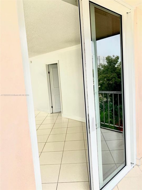 Recently Sold: $350,000 (3 beds, 2 baths, 1190 Square Feet)